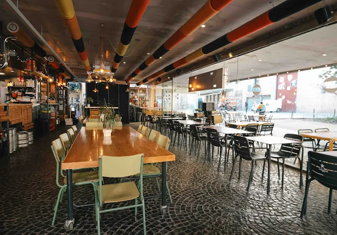 Bar de la Filmoteca (La Monroe) — local bear-friendly en Barcelona