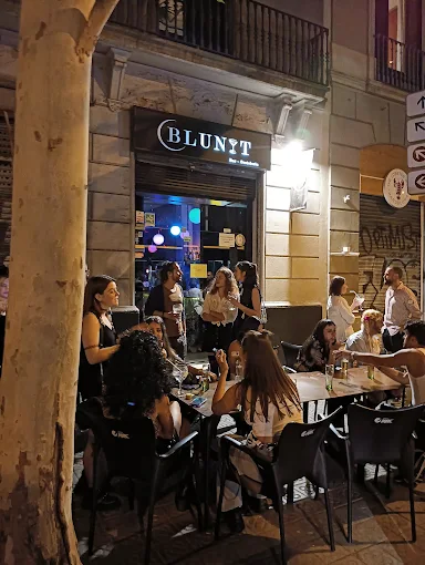 Blunit — local bear-friendly en Barcelona