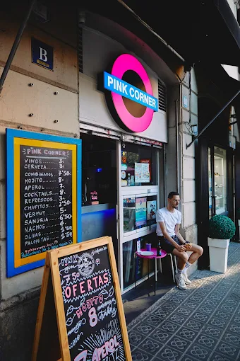 Pink Corner — local bear-friendly en Barcelona