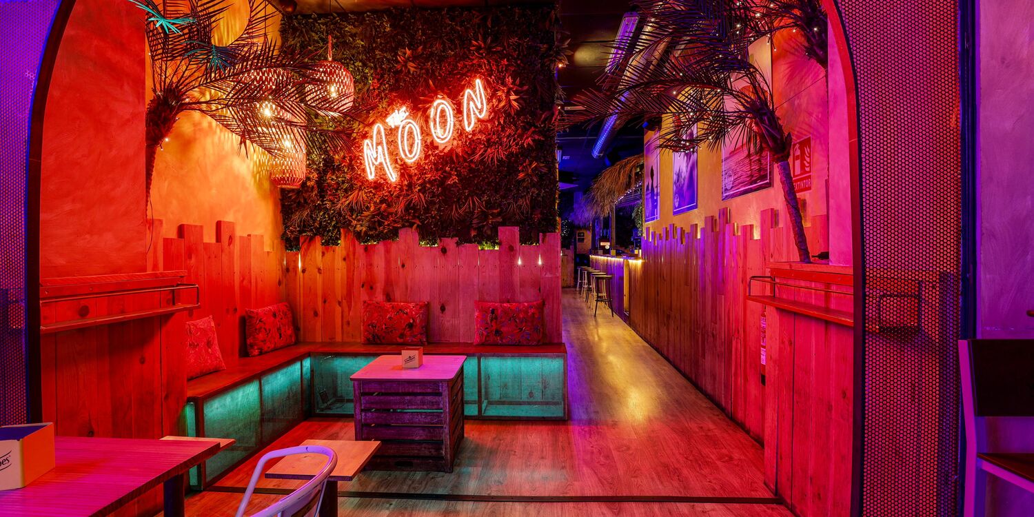 The Moon — local bear-friendly en Barcelona