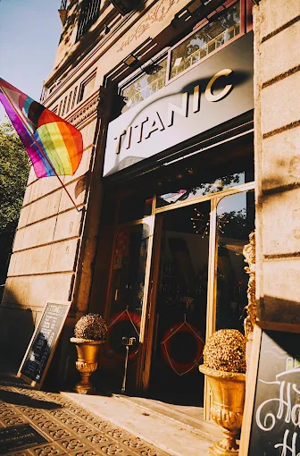 The Titanic of Rose — local bear-friendly en Barcelona