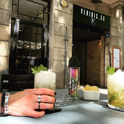 Veridis.co — local bear-friendly en Barcelona
